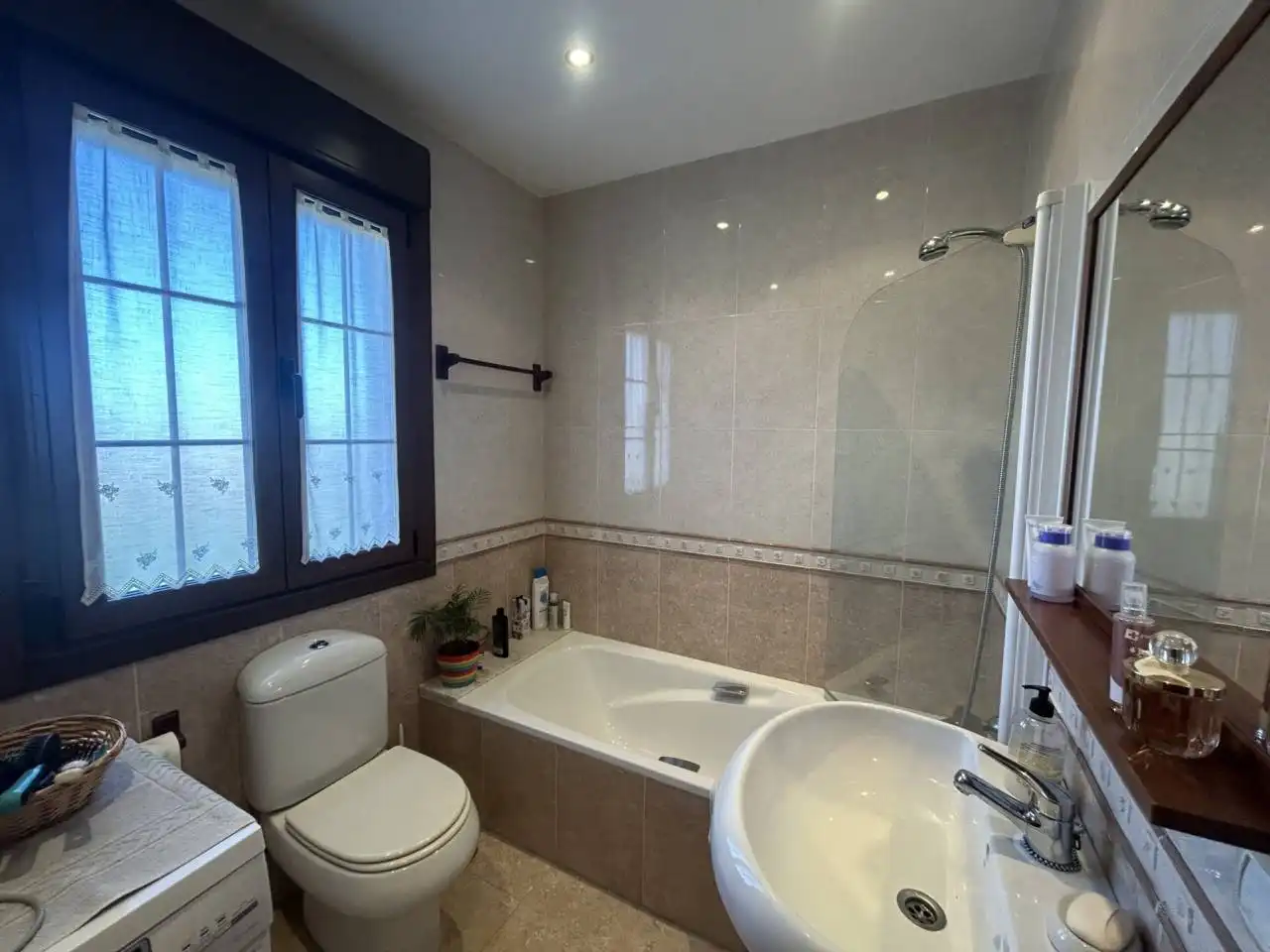 Badezimmer von Haus oder Chalet zum Verkauf in Llanes mit Heizung, Privatgarten und Terrasse