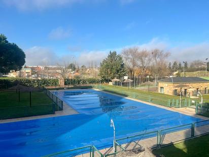 Swimming pool of Flat for sale in Majadahonda