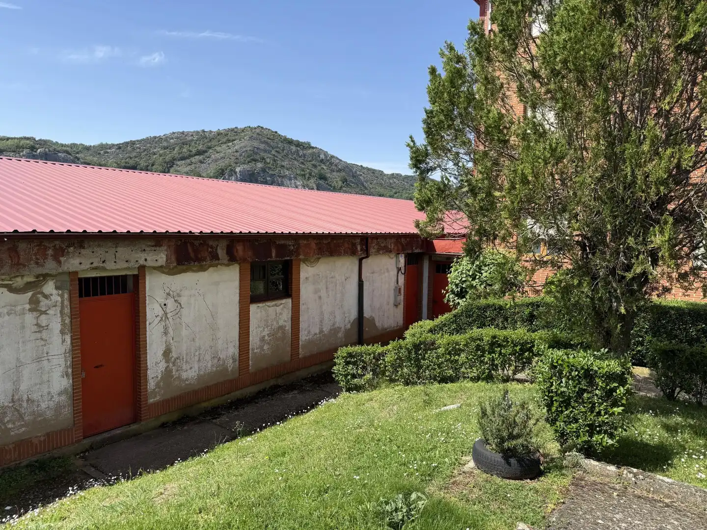Vista exterior de Pis en venda en La Pola de Gordón 