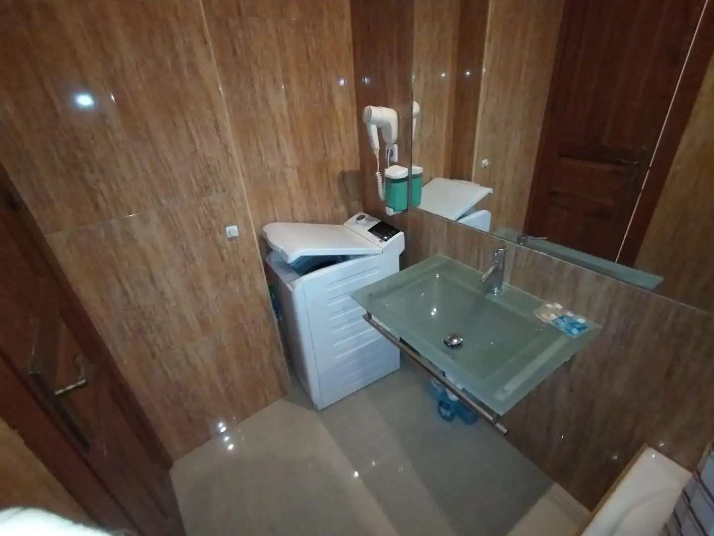 Bathroom of Flat for rent in Madrid  with Air Conditioner, Heating and Furnished