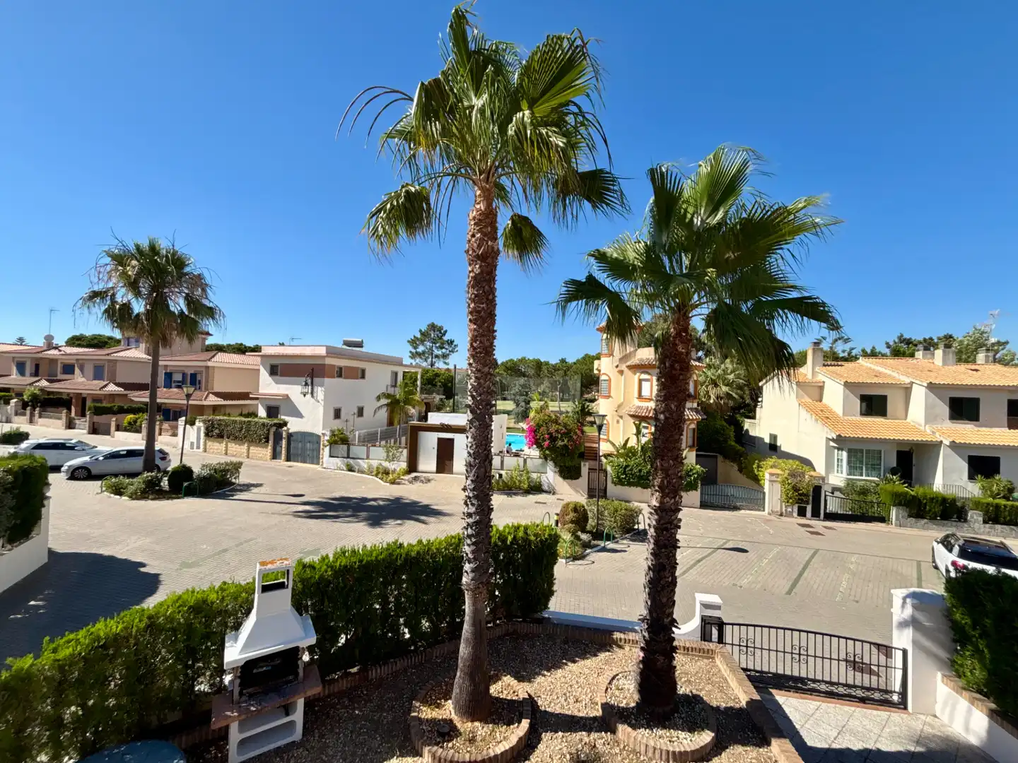 Außenansicht von Haus oder Chalet zur Miete in Islantilla mit Klimaanlage, Heizung und Privatgarten