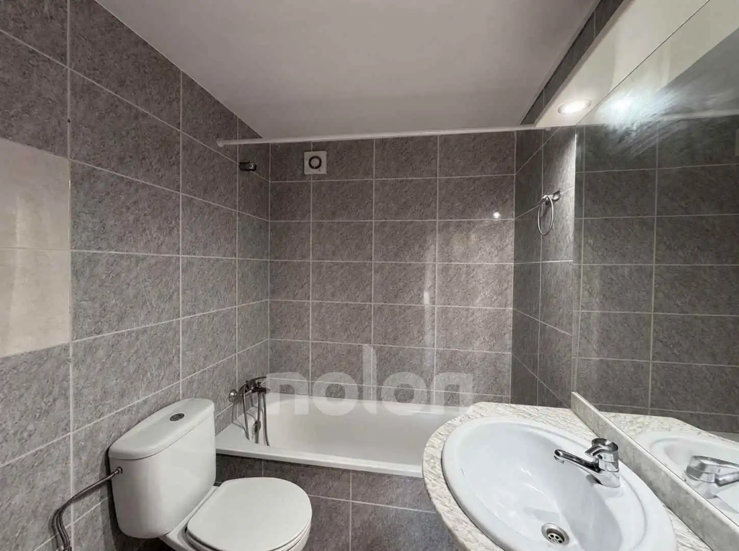 Bany de Apartament en venda en Mont-roig del Camp amb Forn, Balcó i Piscina comunitària