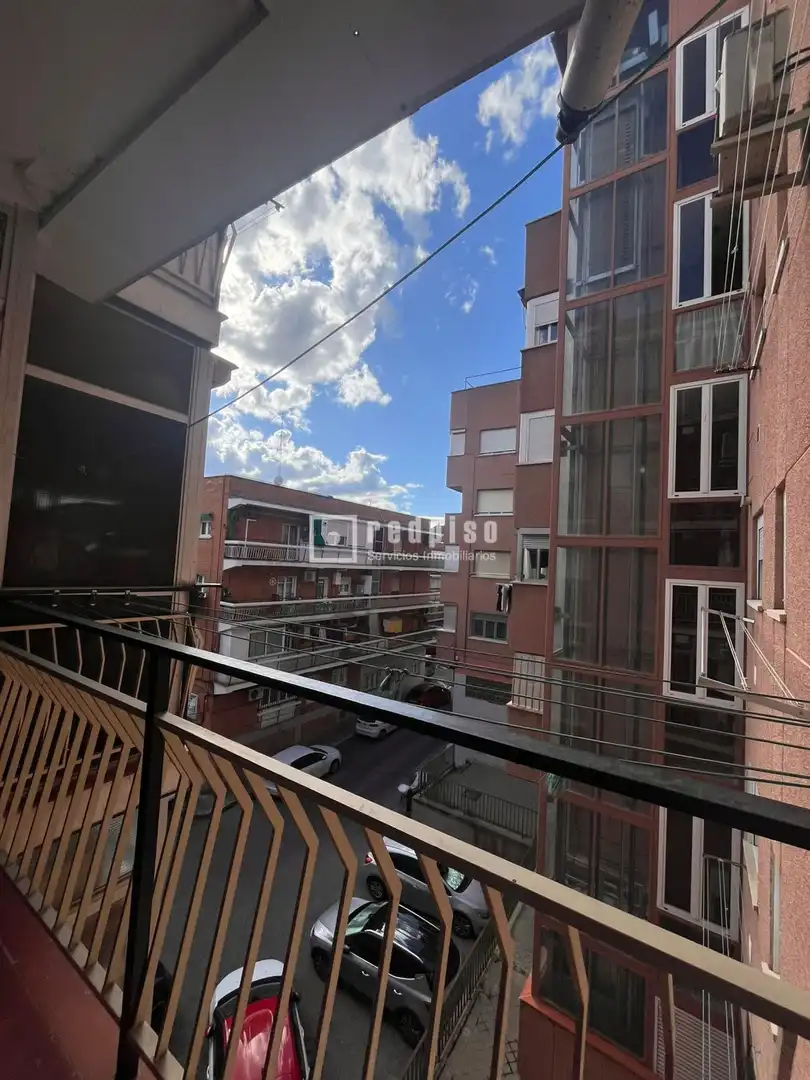 Vista exterior de Piso en venta en Madrid con Calefacción y Terraza