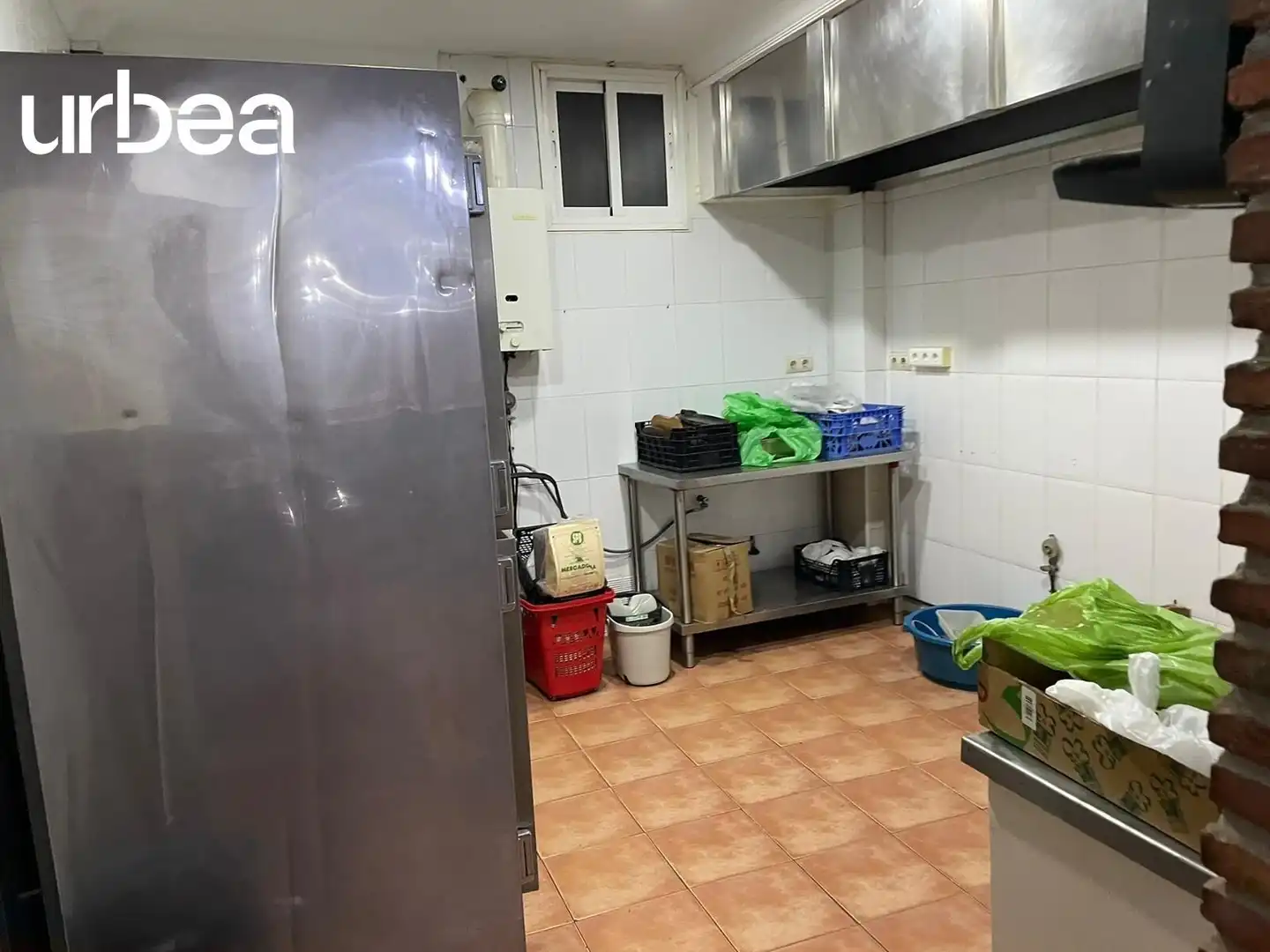 Cuina de Local en venda en Vélez-Málaga amb Aire condicionat i Terrassa