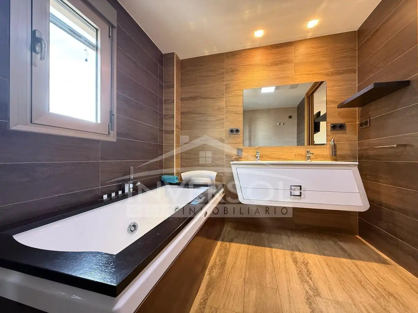 Bathroom of Flat for sale in Adra  with Air Conditioner, Heating and Furnished