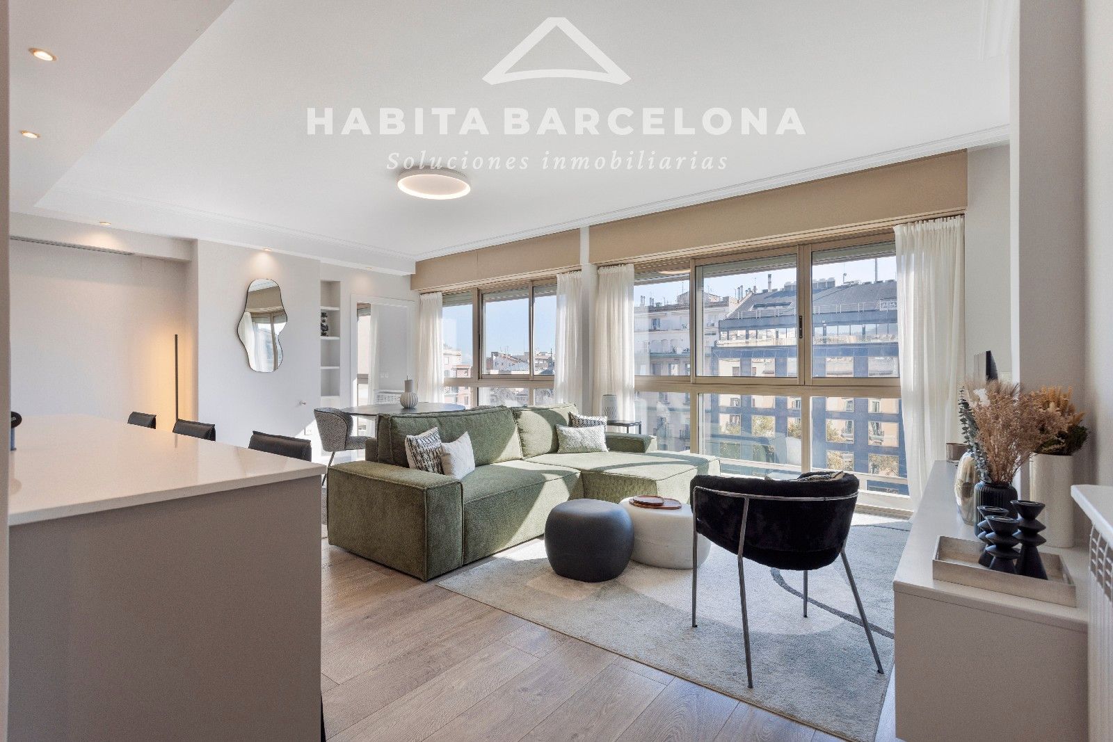 Exterior view of Attic for sale in  Barcelona Capital  with Air Conditioner, Heating and Parquet flooring