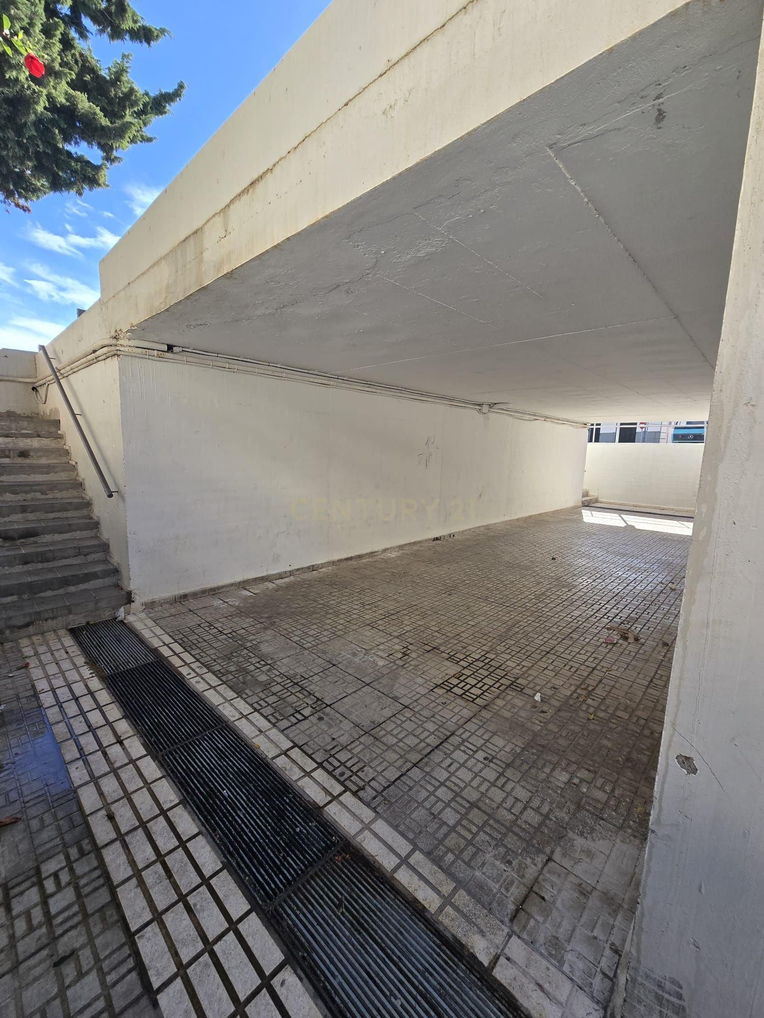 Aparcament de Casa adosada en venda en Motril amb Balcó