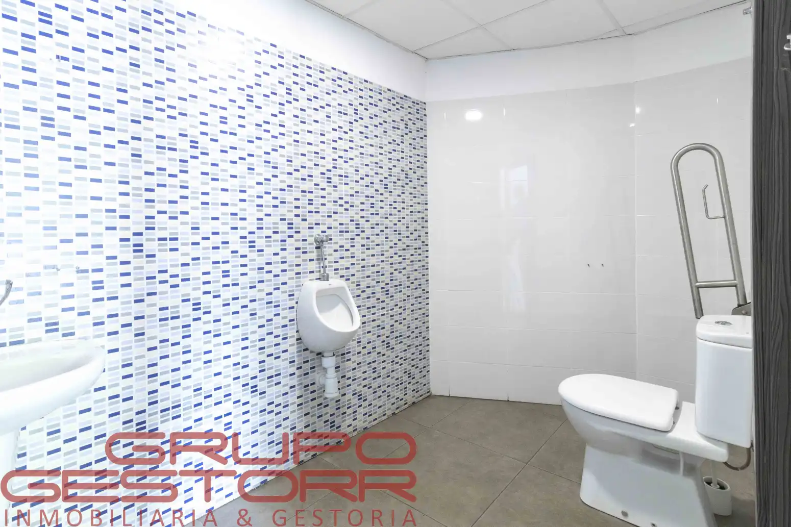 Badezimmer von Geschaftsraum zur Miete in Torrent