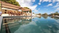 Piscina de Casa o xalet en venda en Vilanova i la Geltrú amb Aire condicionat, Calefacció i Jardí privat