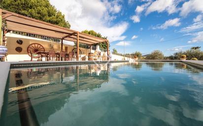 Piscina de Casa o xalet en venda en Vilanova i la Geltrú amb Aire condicionat, Calefacció i Jardí privat