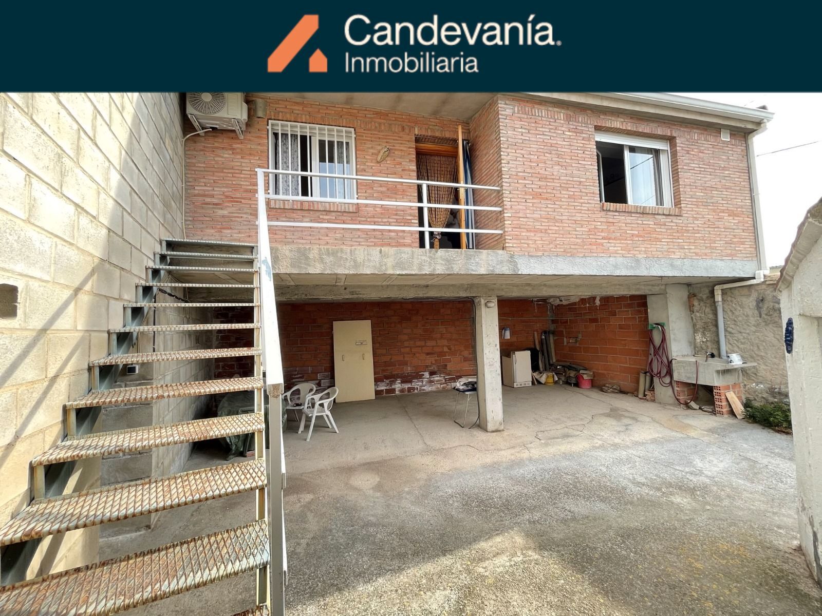 Vista exterior de Casa o xalet en venda en Zuera amb Aire condicionat, Traster i Moblat