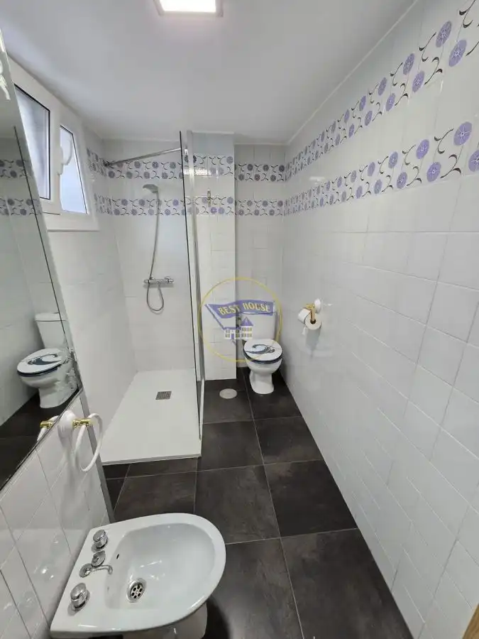 Baño de Piso en venta en Vigo  con Calefacción