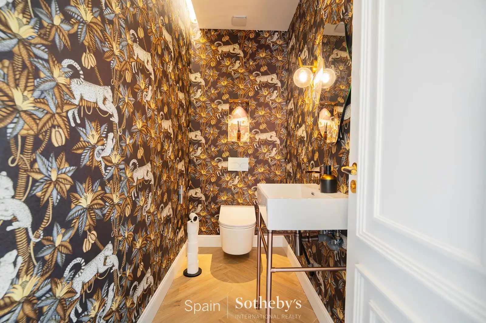 Bathroom of Attic for sale in Madrid  with Air Conditioner, Terrace and Storage room
