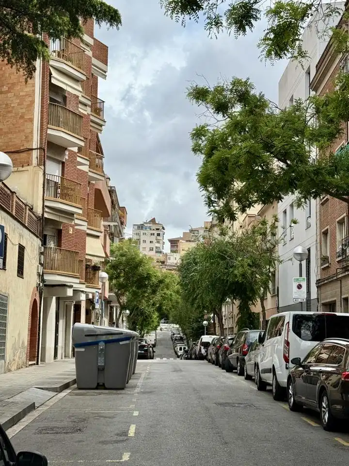 Vista exterior de Piso en venta en Barcelona con Balcón