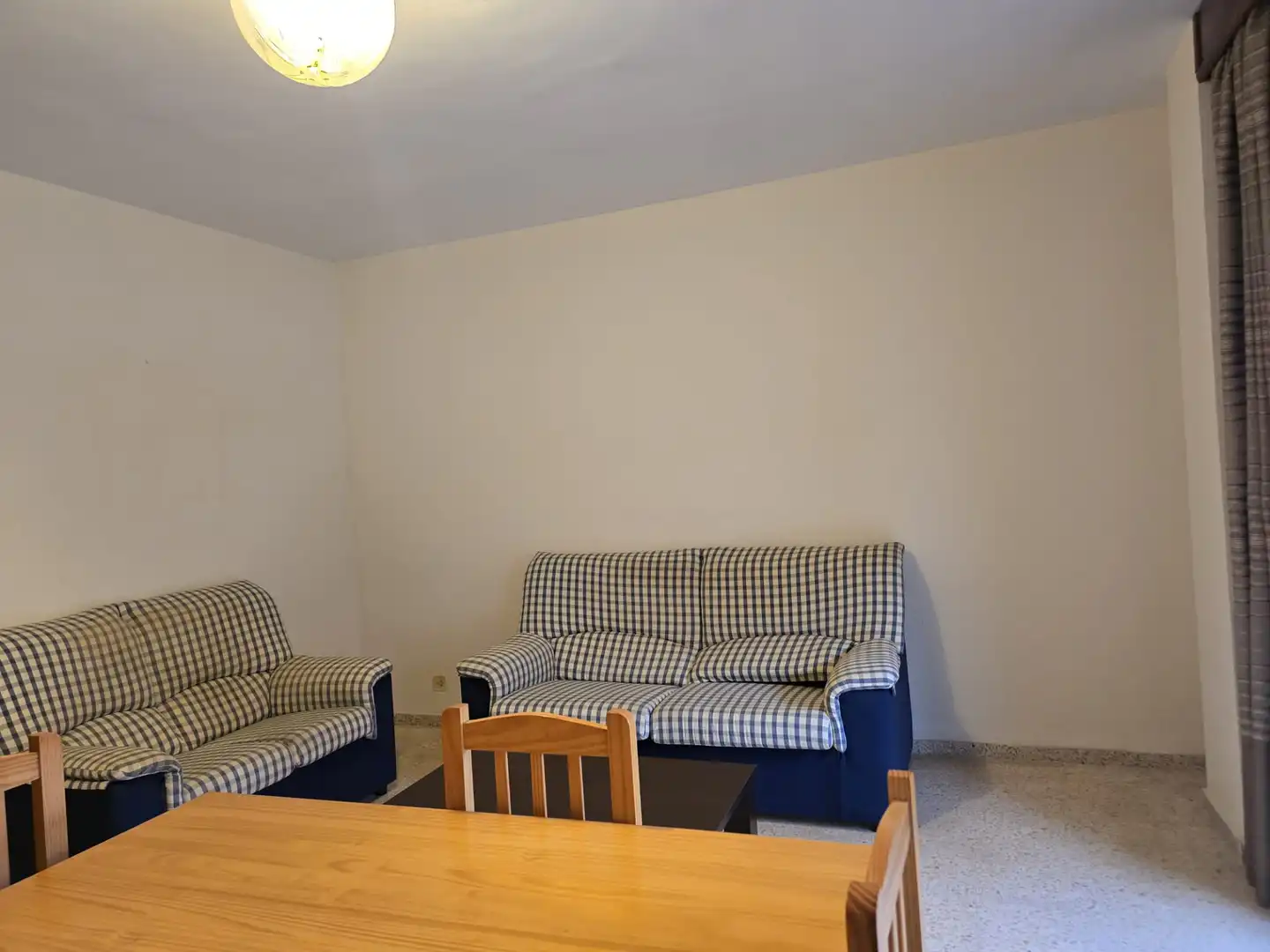 Sala de estar de Planta baja en venta en Castellón de la Plana / Castelló de la Plana con Amueblado y Balcón