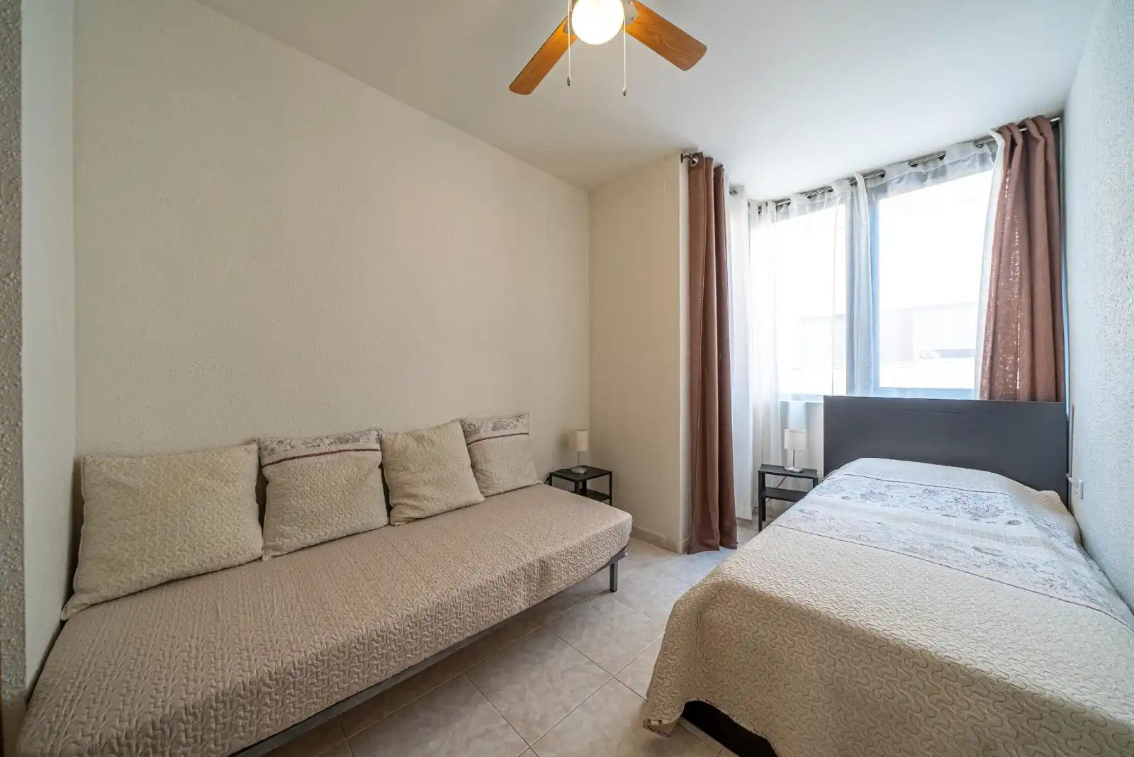 Dormitori de Apartament de lloguer en Alicante / Alacant amb Aire condicionat, Calefacció i Moblat