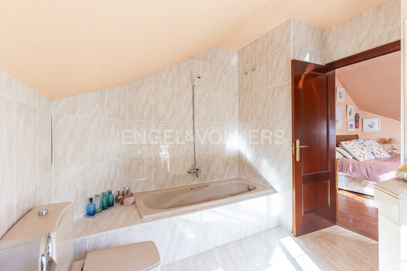 Baño de Casa o chalet de alquiler en Pozuelo de Alarcón con Calefacción, Jardín privado y Parquet