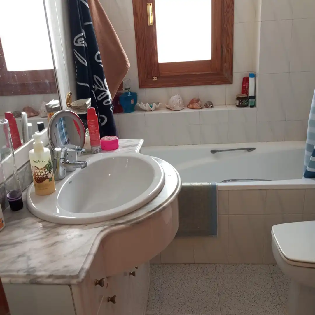 Baño de Piso en venta en Cullera con Jardín privado, Terraza y Amueblado