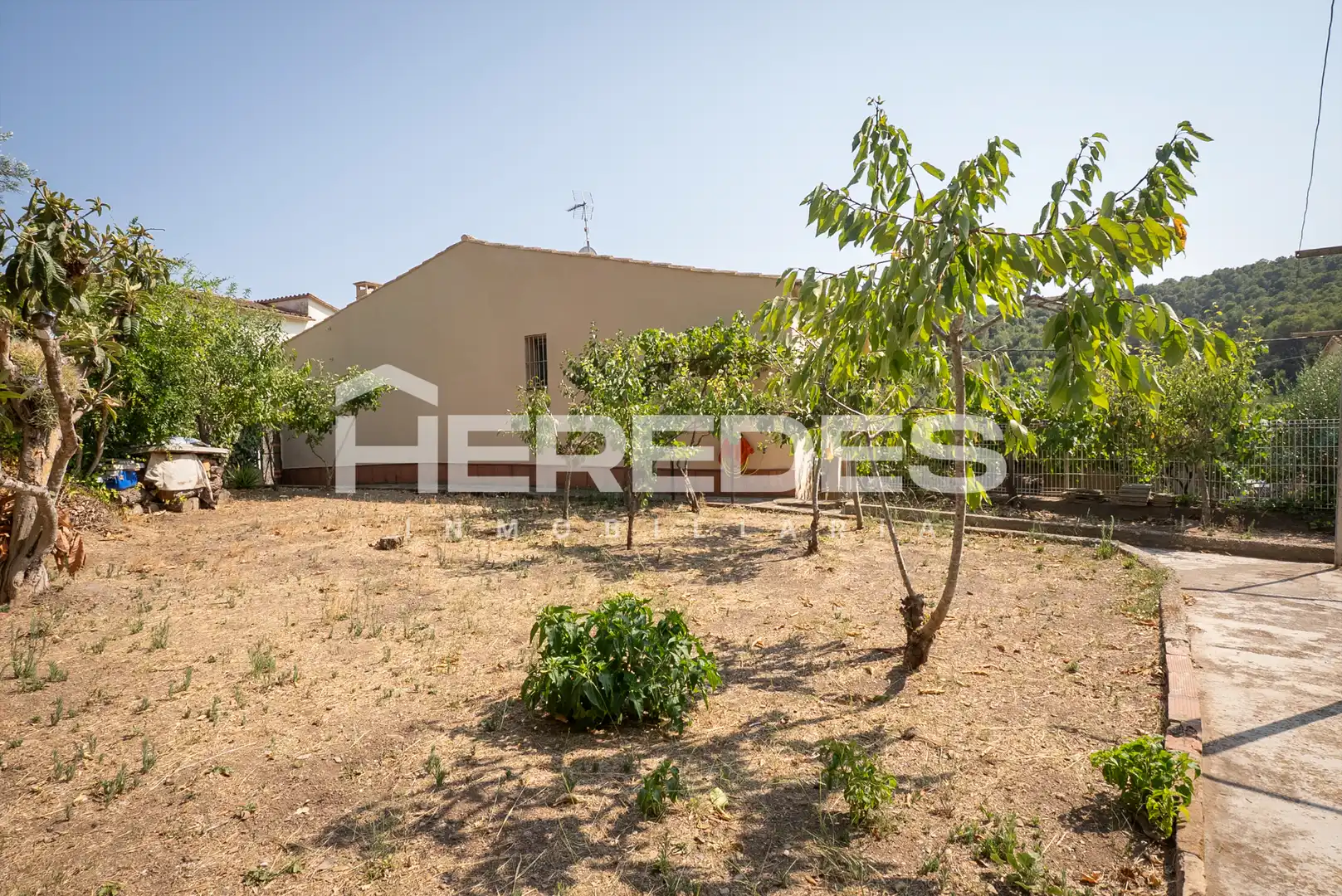 Casa o xalet en venda en Torrelles de Llobregat amb Jardí privat, Terrassa i Moblat