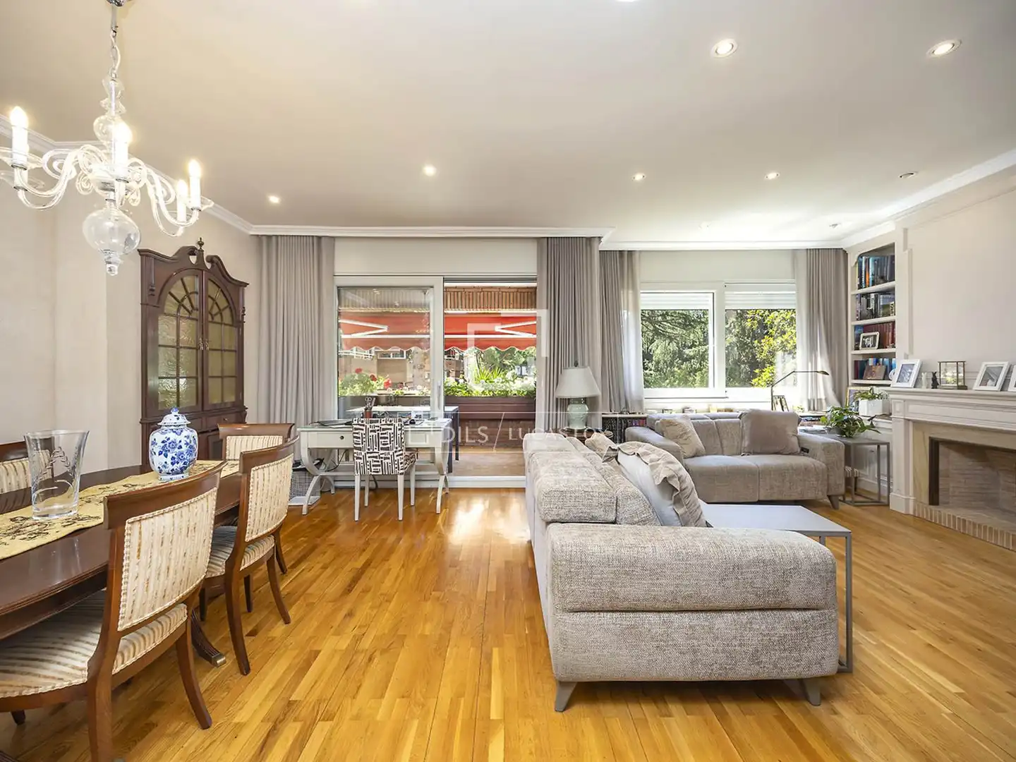 Wohnzimmer von Wohnung zur Miete in Barcelona mit Heizung, Privatgarten und Parkett