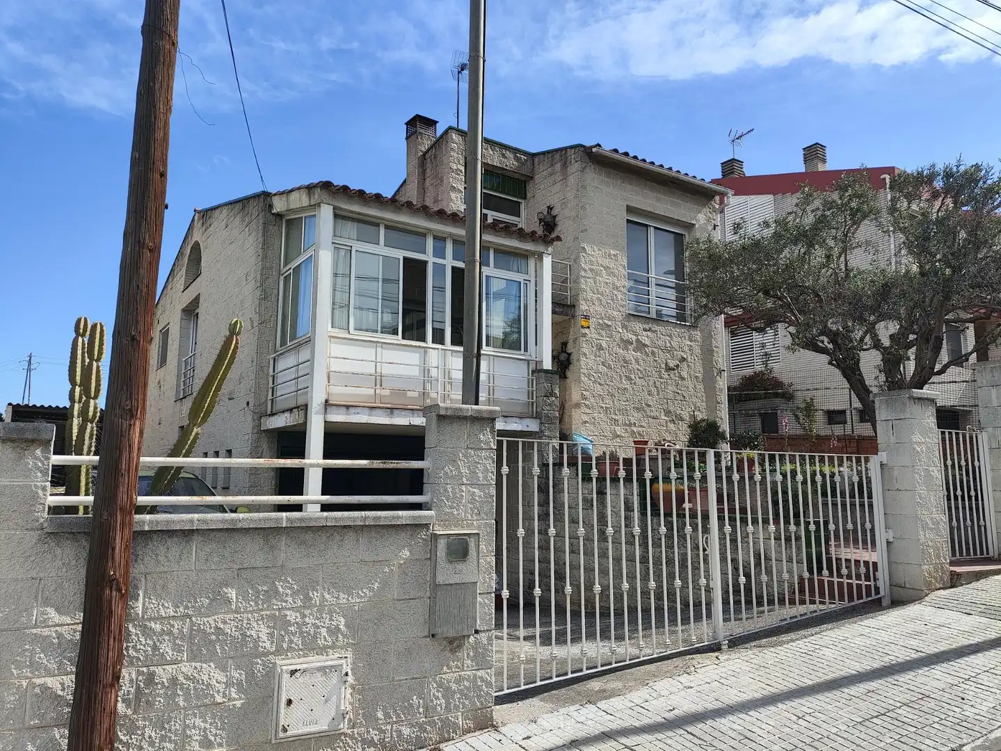 Vista exterior de Casa o xalet en venda en Montmeló amb Calefacció, Terrassa i Balcó