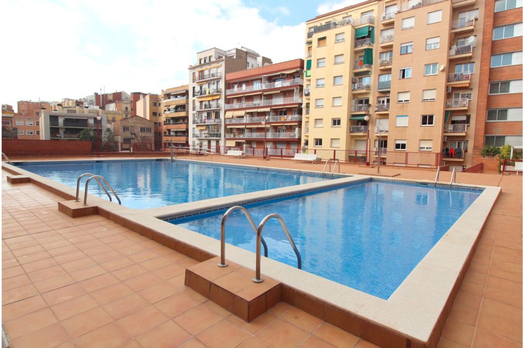 Piscina de Pis en venda en  Barcelona Capital amb Aire condicionat, Calefacció i Balcó