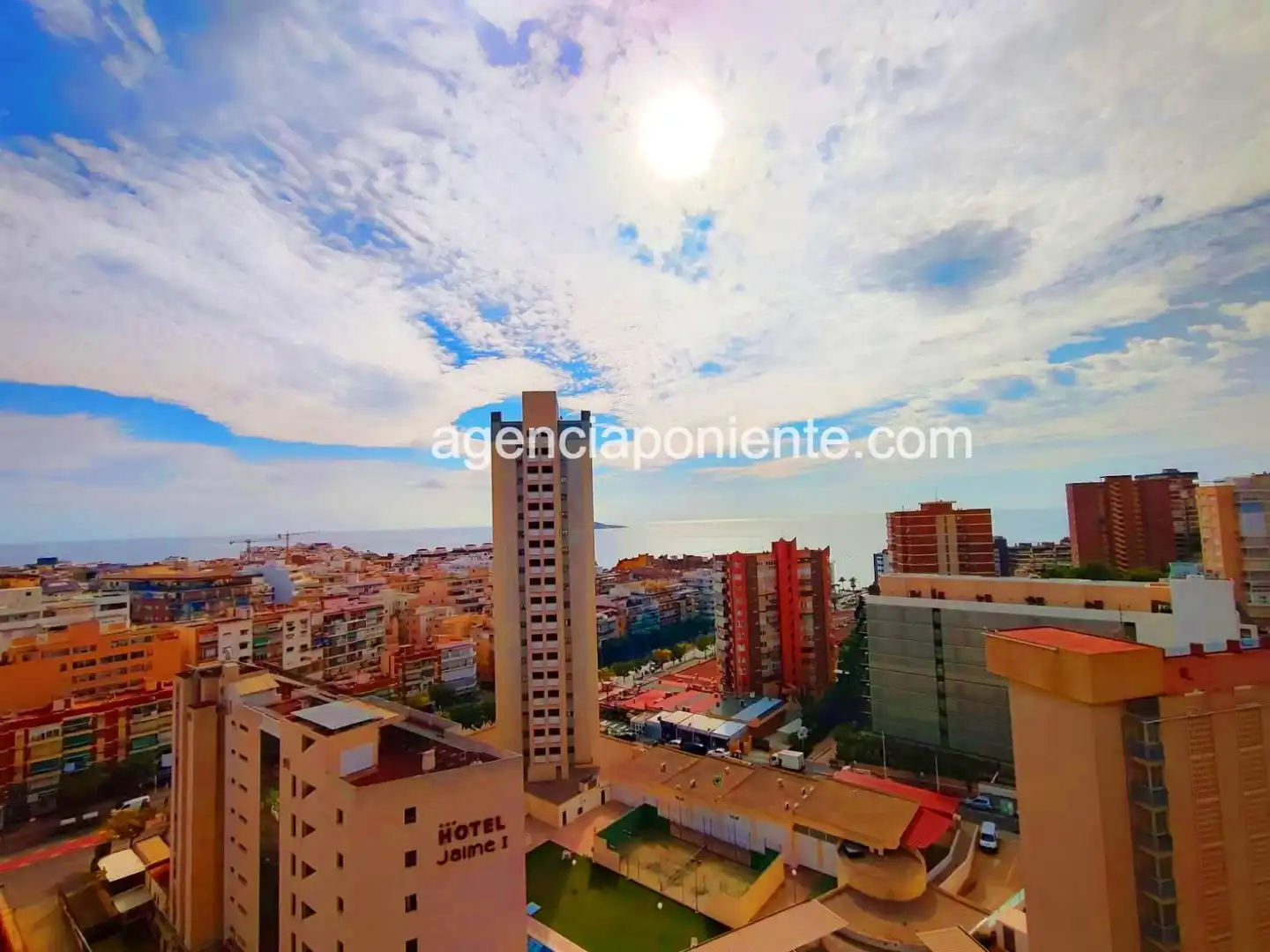 Vista exterior de Apartamento de alquiler en Benidorm con Aire acondicionado, Terraza y Amueblado