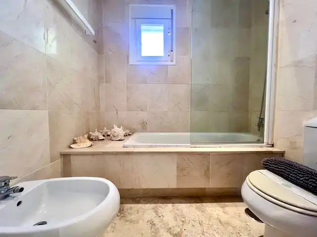 Baño de Ático en venta en Marbella con Aire acondicionado, Terraza y Trastero