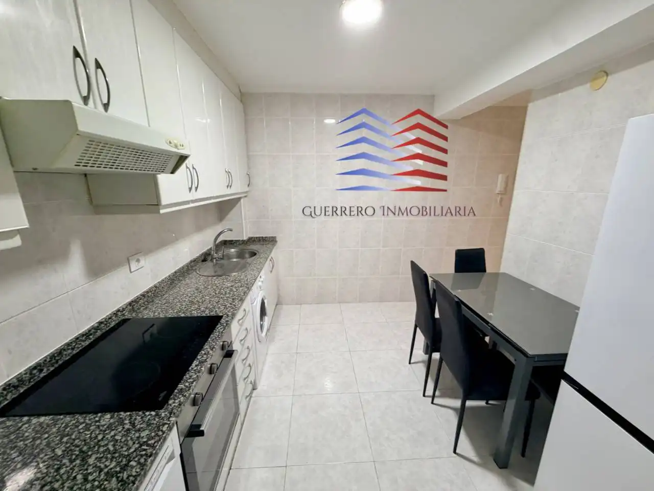 Cocina de Piso de alquiler en Ourense Capital  con Calefacción, Parquet y Alarma