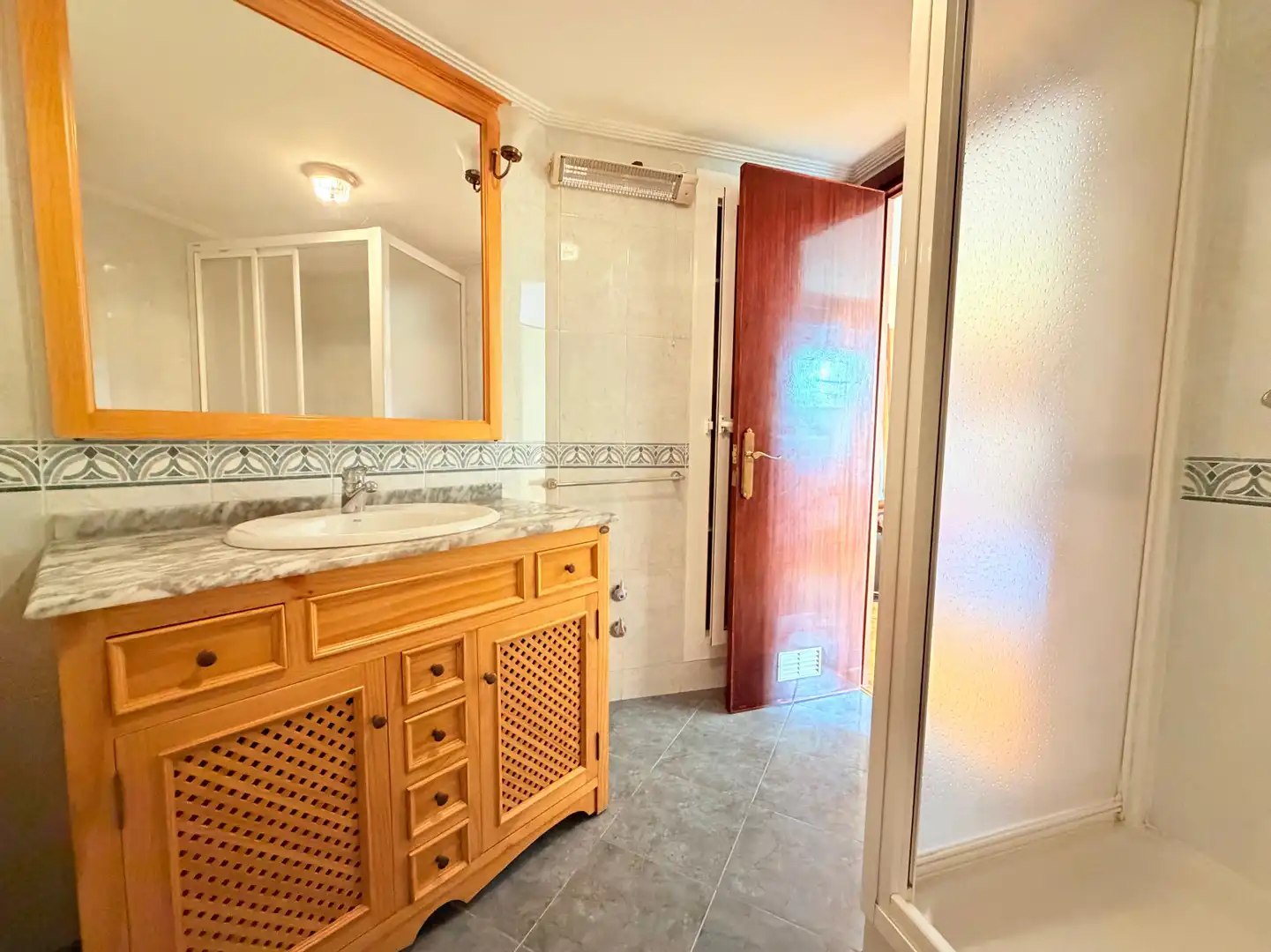 Bathroom of Flat for sale in Avilés  with Heating, Parquet flooring and Furnished