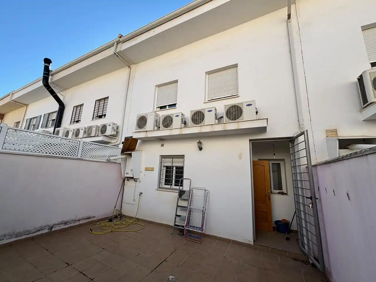 Vista exterior de Casa adosada en venda en Jaén amb Aire condicionat, Calefacció i Terrassa