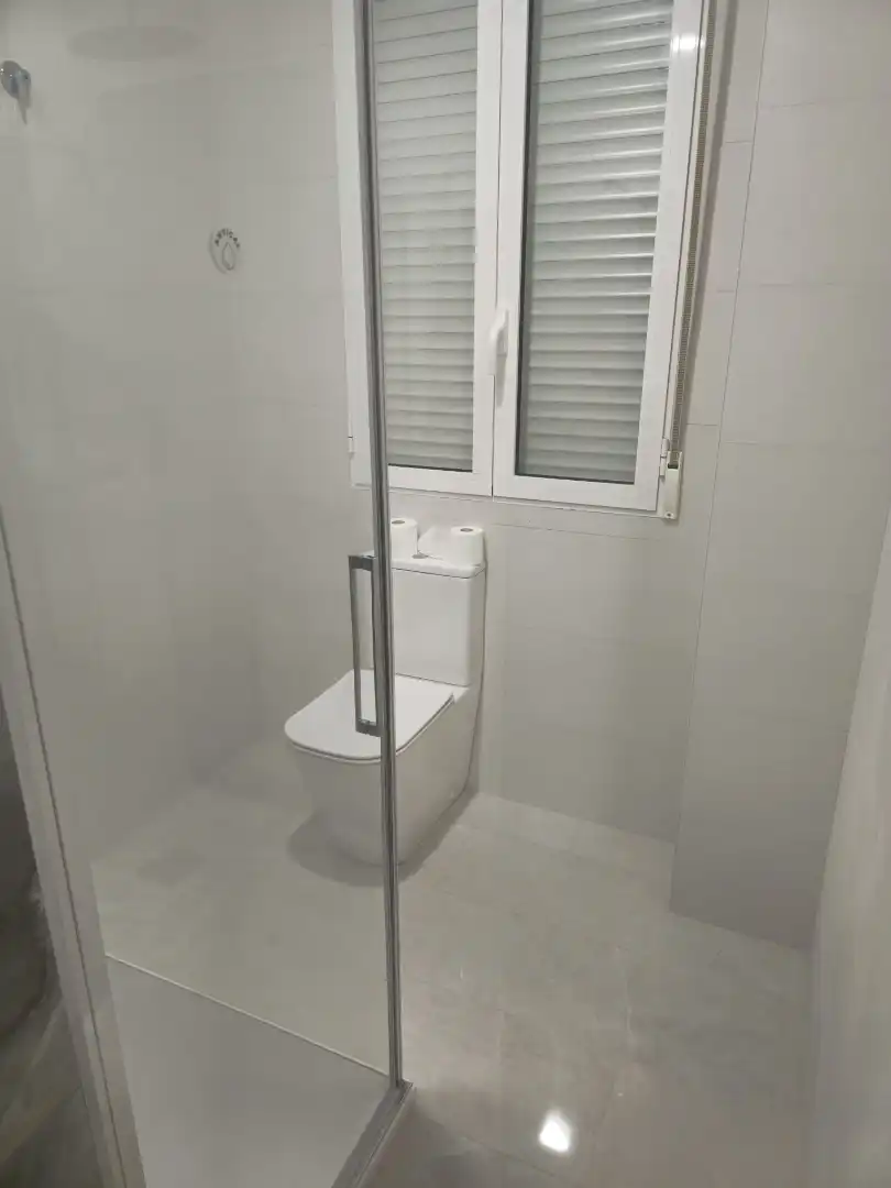 Bathroom of Flat for rent in Valencia  with Air Conditioner, Furnished and Washing machine