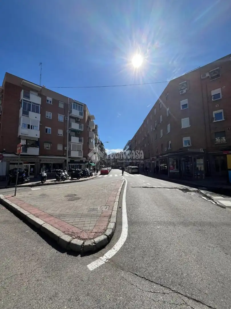 Vista exterior de Piso en venta en Madrid con Parquet