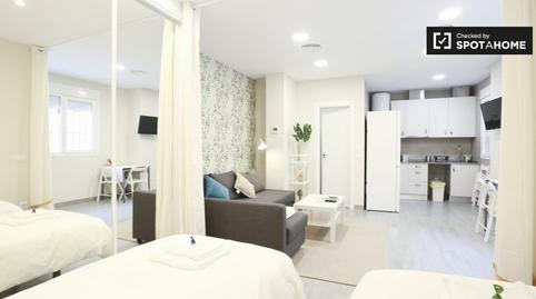 Foto 3 de Piso de alquiler en San Juan Bautista, Madrid