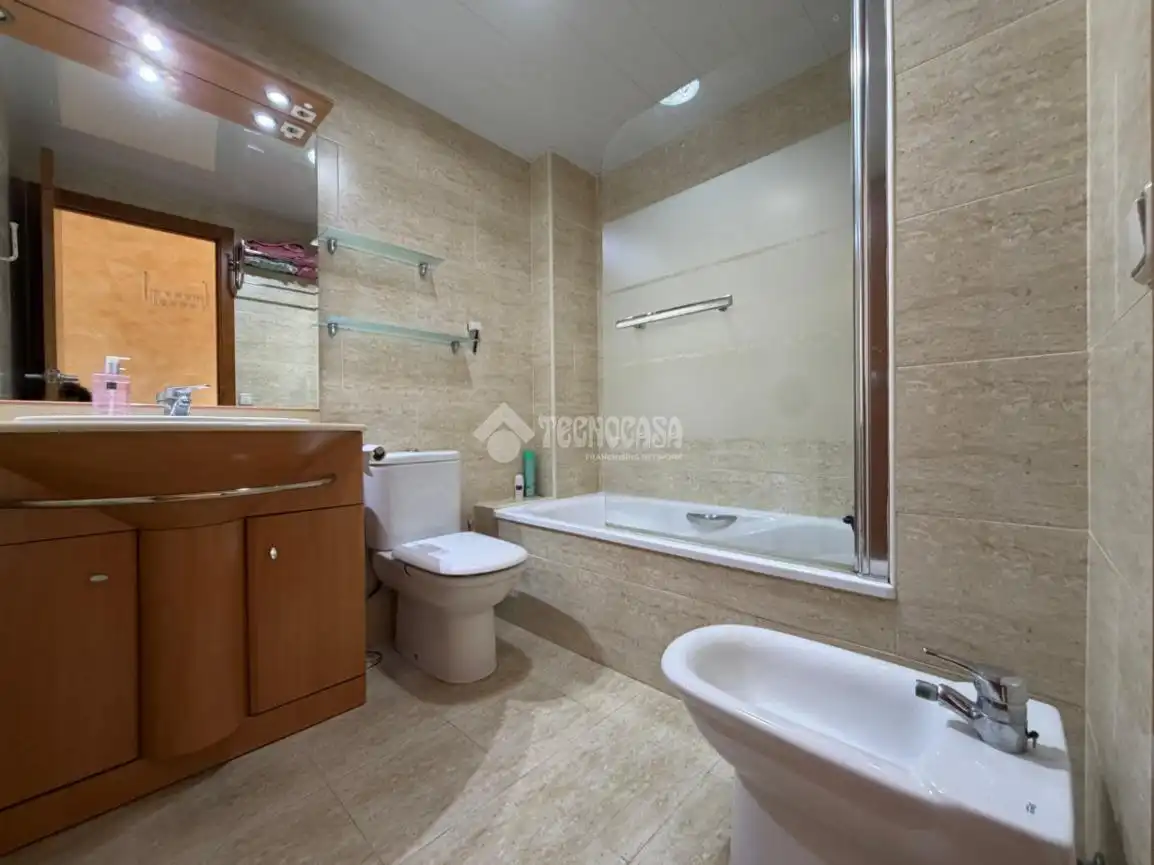 Baño de Piso en venta en Badalona con Aire acondicionado, Trastero y Balcón