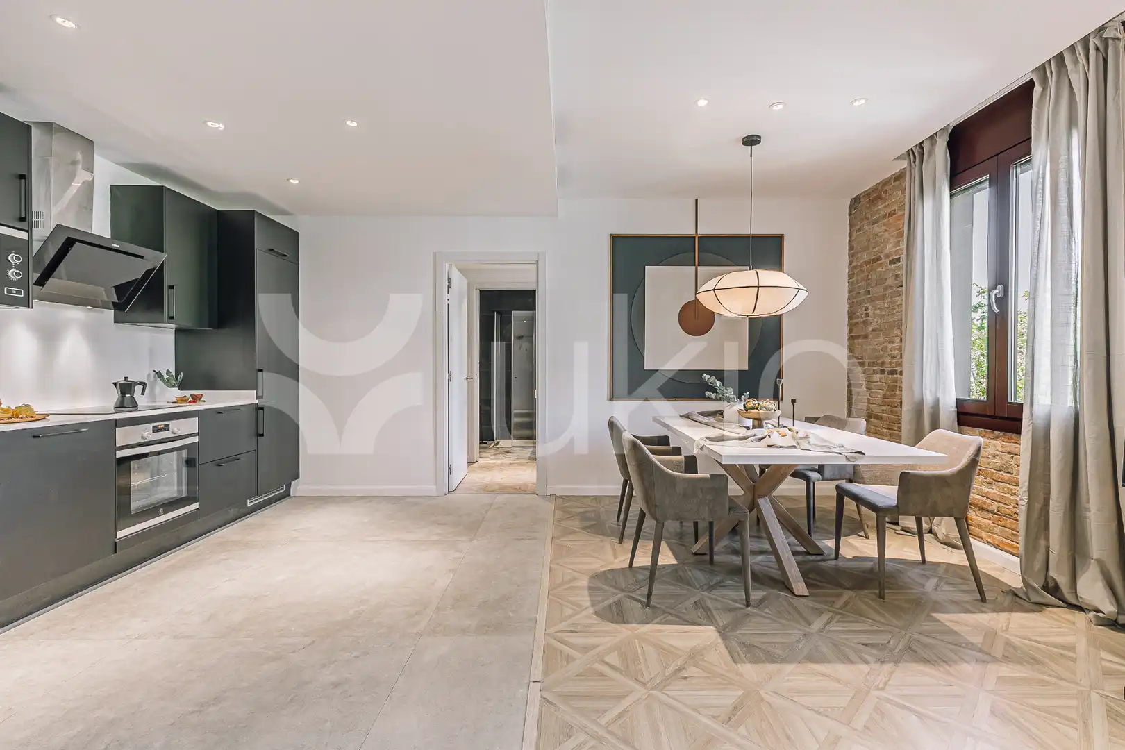 Comedor de Apartamento de alquiler en Barcelona con Aire acondicionado, Calefacción y Amueblado