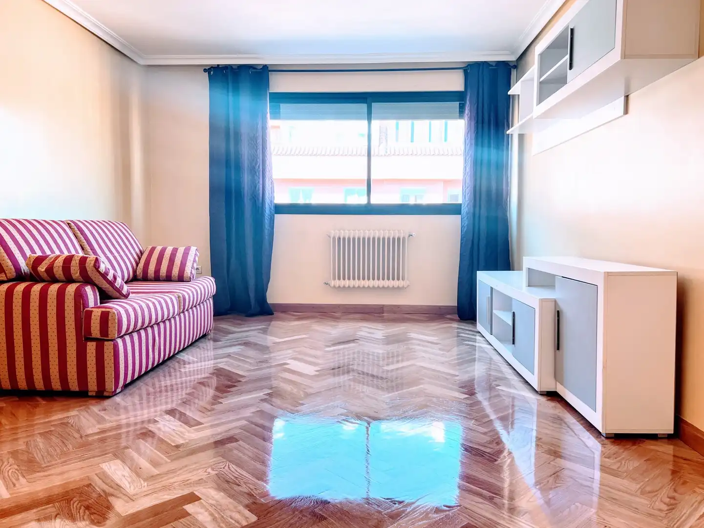 Living room of Flat for rent in  Madrid Capital  with Air Conditioner and Heating