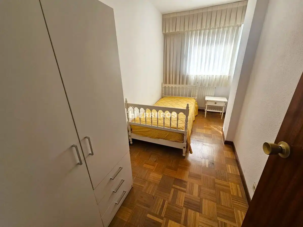 Dormitori de Apartament en venda en San Adrián 