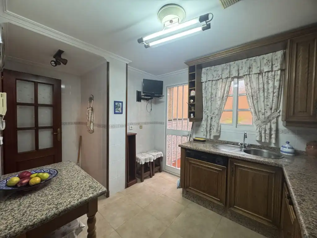 Küche von Haus oder Chalet zum Verkauf in Algeciras mit Ofen und Waschmaschine