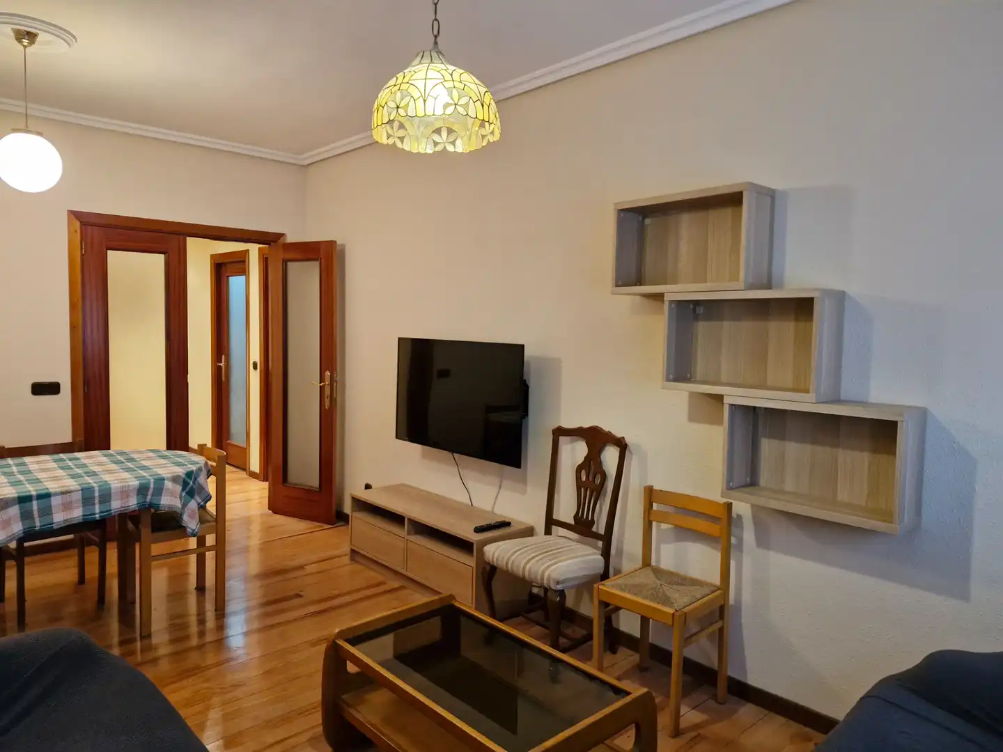 Sala de estar de Piso de alquiler en Vitoria - Gasteiz con Calefacción, Parquet y Amueblado