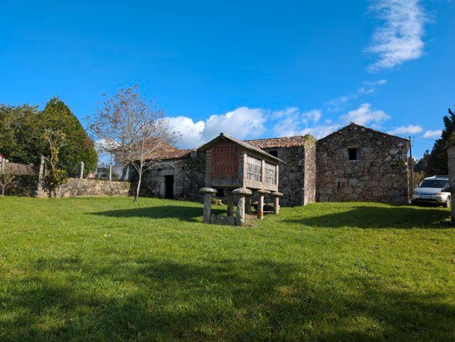Vista exterior de Casa o xalet en venda en Barro amb Jardí privat