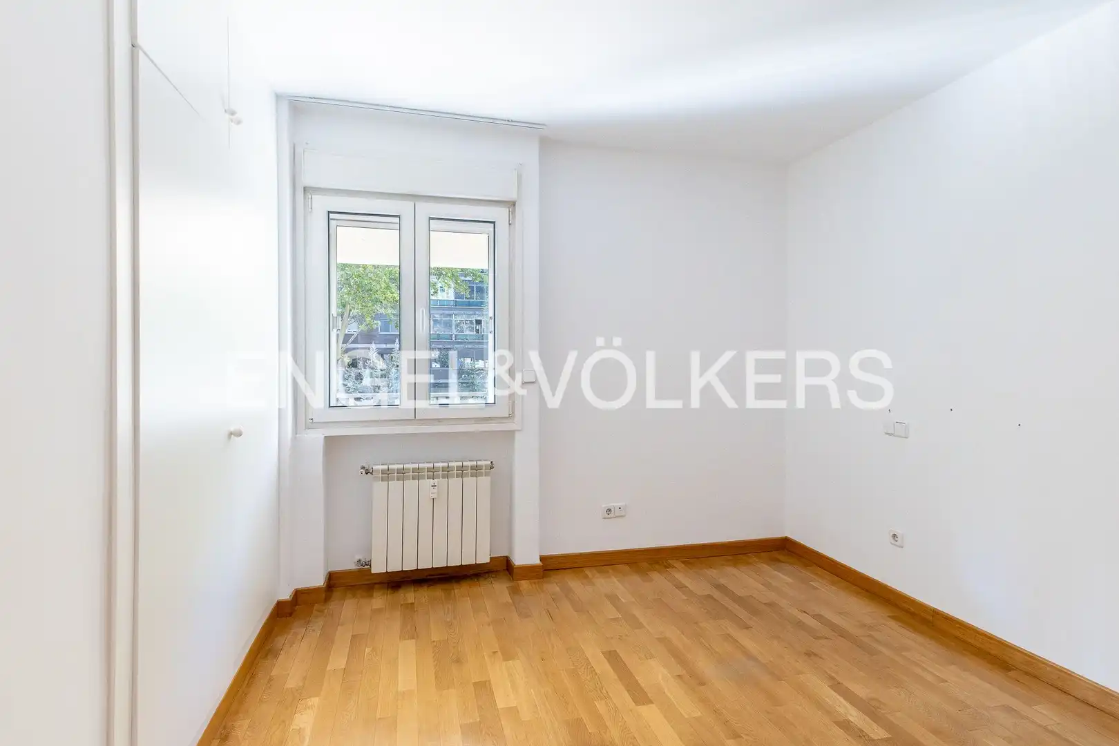 Schlafzimmer von Wohnung zur Miete in Madrid mit Klimaanlage, Heizung und Parkett