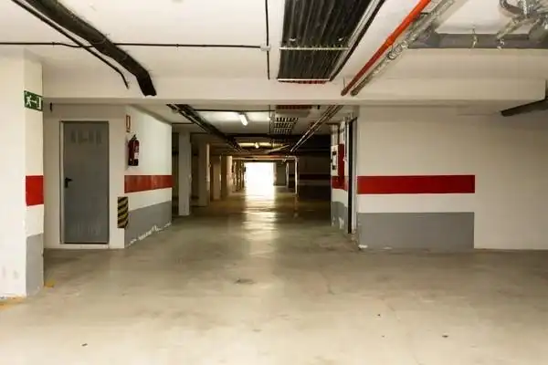 Parkplatz von Wohnung zum Verkauf in Marbella mit Klimaanlage, Terrasse und Balkon