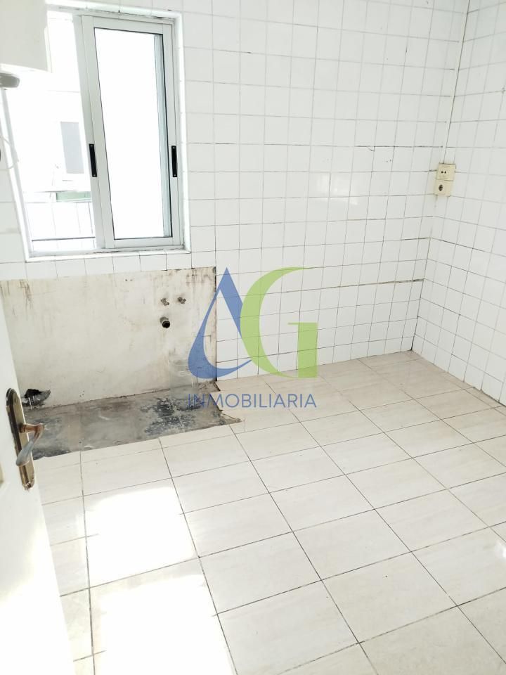 Bany de Pis en venda en León Capital  amb Calefacció i Traster