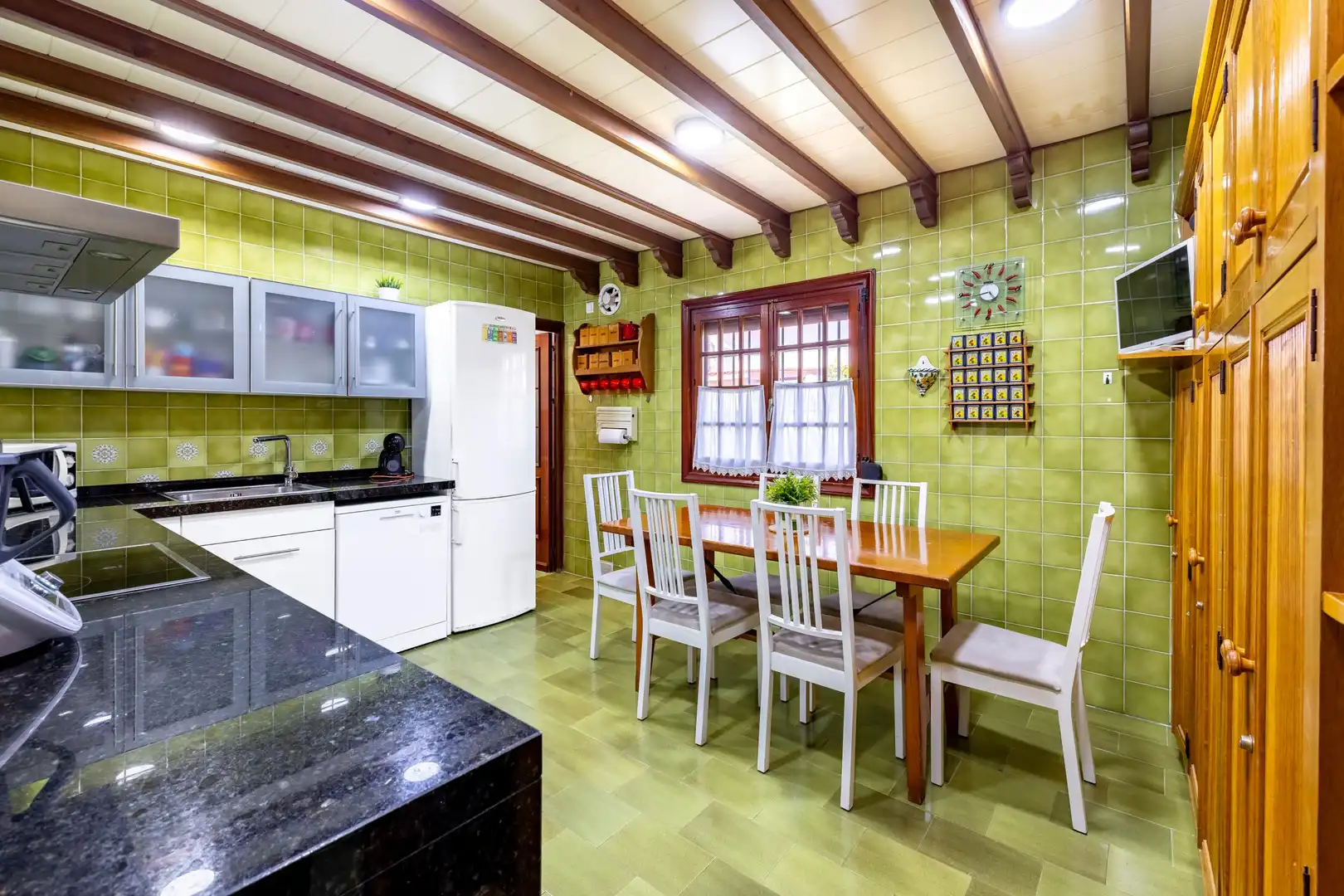 Kitchen of Houses for sale in Málaga  with Air Conditioner, Heating and Private garden