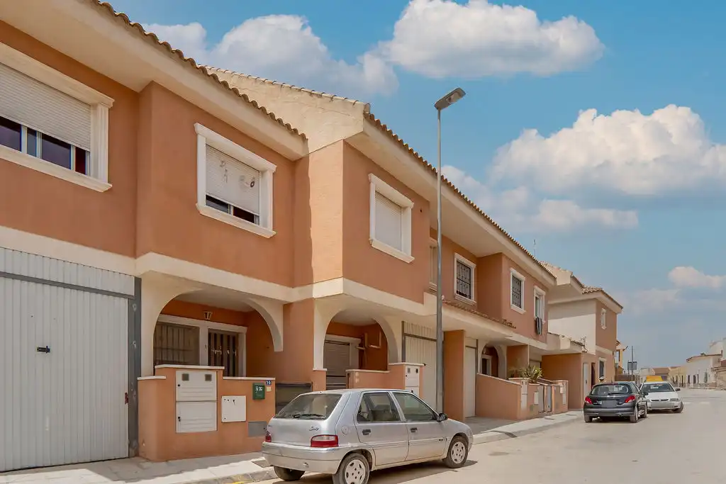 Semi-detached house for sale in C/ Juan de Cobato, imagen 3