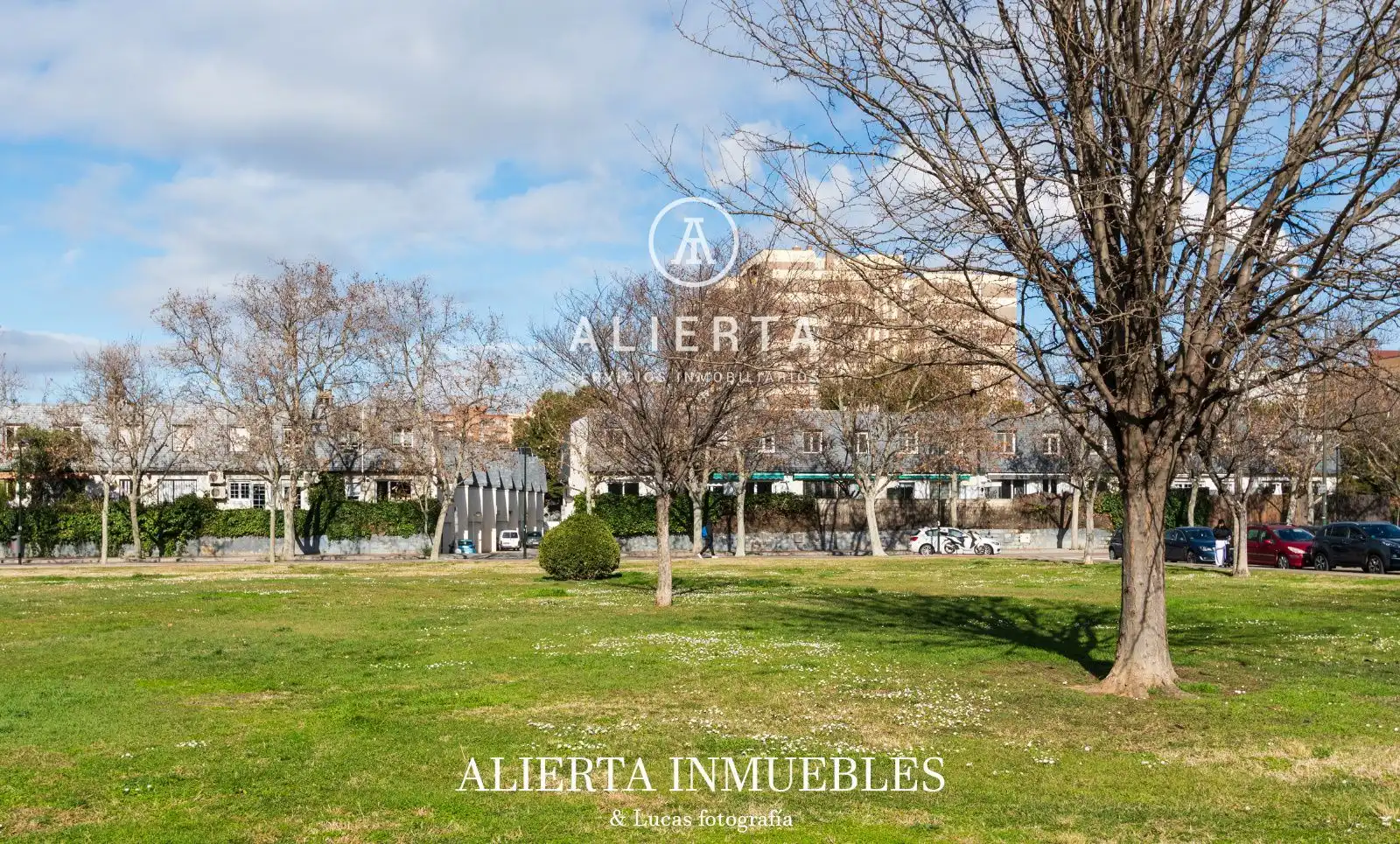 Vista exterior de Casa o chalet en venta en Zaragoza con Calefacción y Trastero