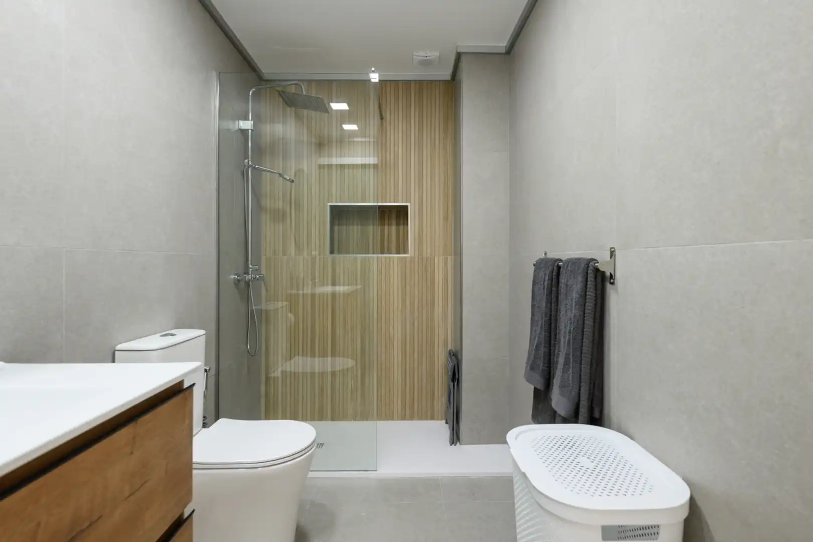 Baño de Apartamento de alquiler en San Bartolomé de Tirajana con Aire acondicionado, Amueblado y Lavadora