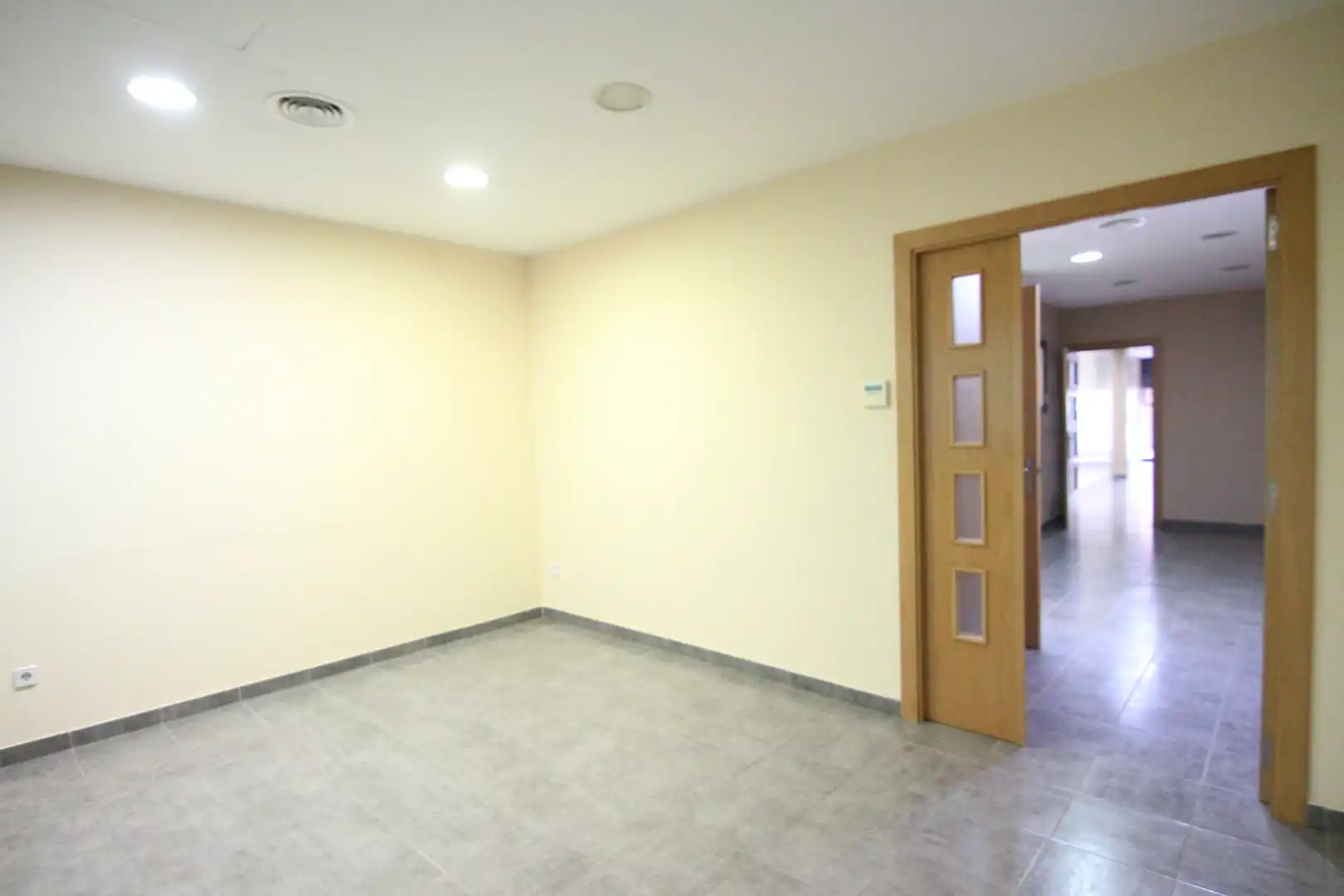 Local comercial de lloguer a Carrer de Lluís Puigjaner 8, imagen 6