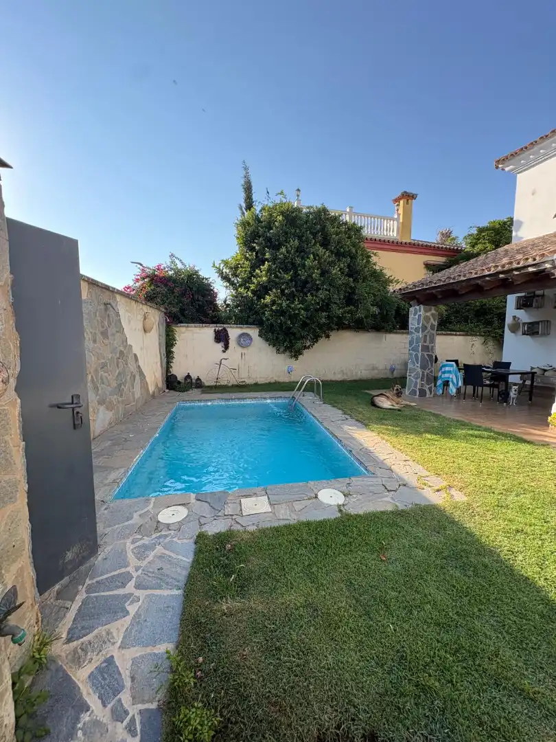 Piscina de Casa o xalet en venda en Sanlúcar de Barrameda amb Aire condicionat, Jardí privat i Piscina